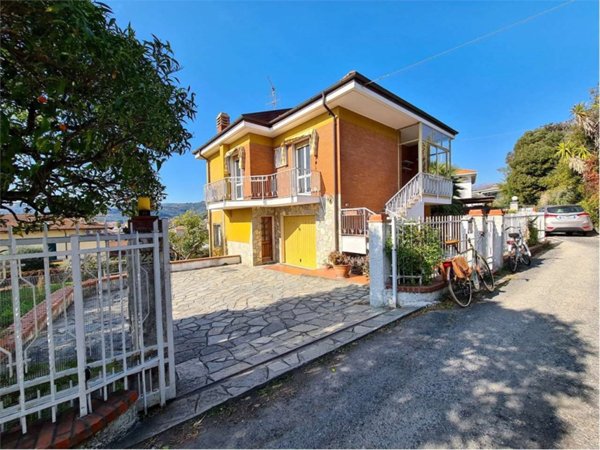casa indipendente in vendita a Diano Marina