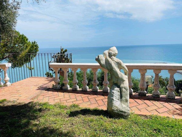 casa semindipendente in vendita a Diano Marina