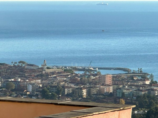 appartamento in vendita a Diano Marina in zona Gorleri