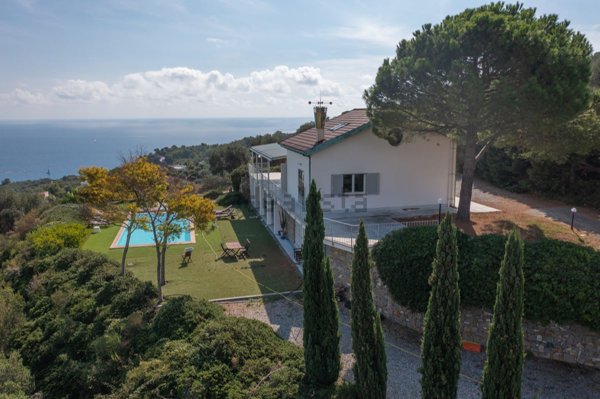 casa indipendente in vendita a Diano Marina