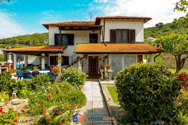 casa indipendente in vendita a Diano Marina