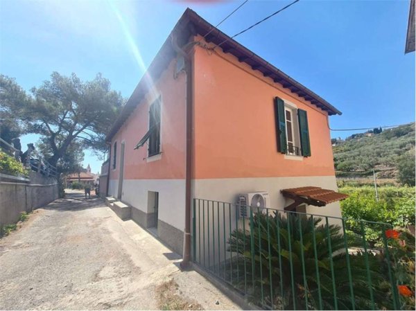 casa indipendente in vendita a Diano Marina