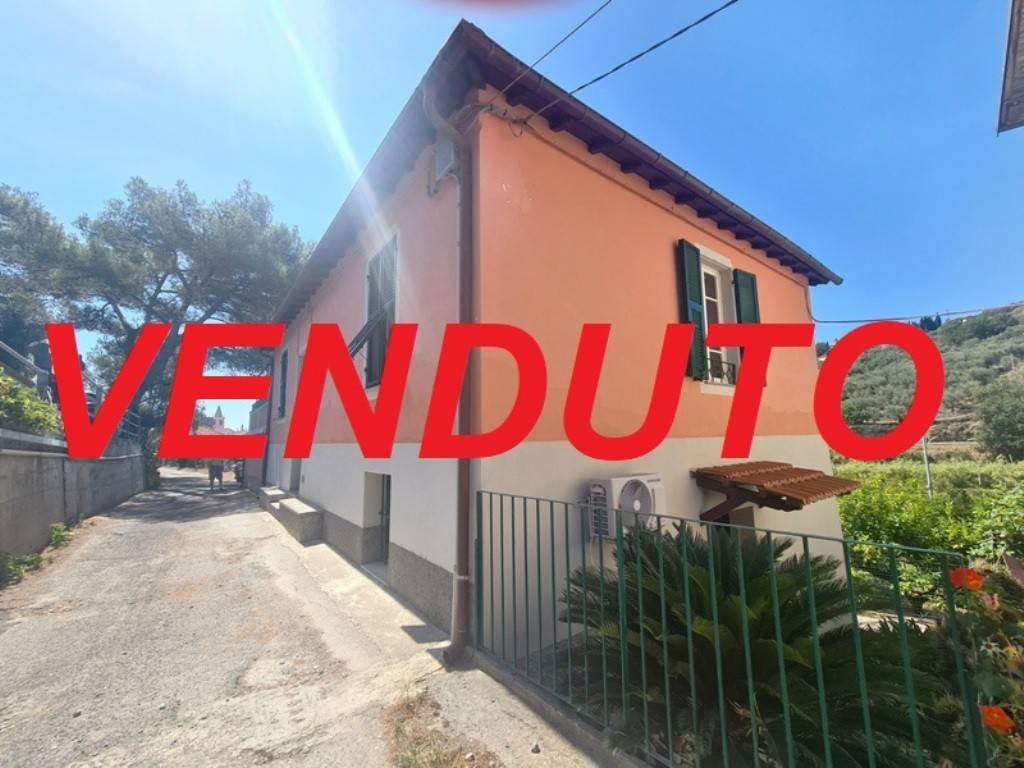 casa indipendente in vendita a Diano Marina