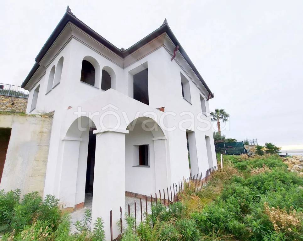 casa indipendente in vendita a Diano Marina