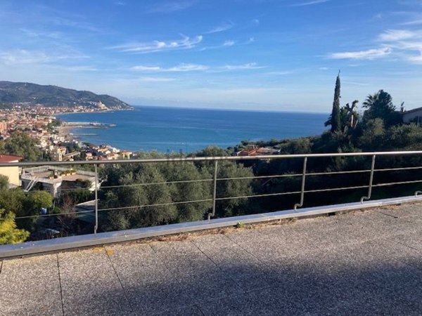 casa indipendente in vendita a Diano Marina
