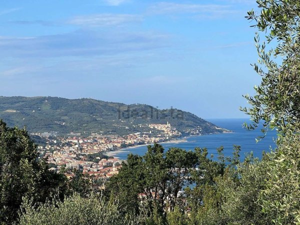 casa indipendente in vendita a Diano Marina