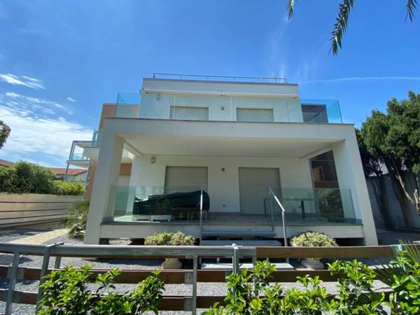 casa indipendente in vendita a Diano Marina
