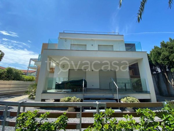 casa indipendente in vendita a Diano Marina