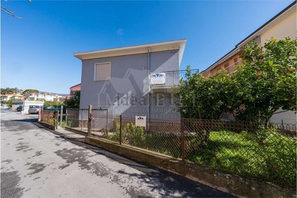 casa indipendente in vendita a Diano Marina