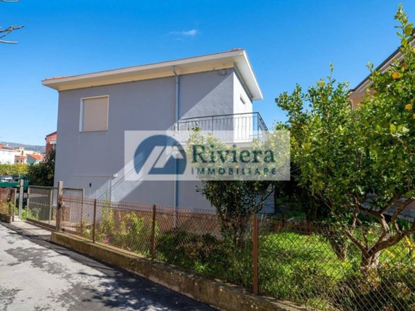 casa indipendente in vendita a Diano Marina