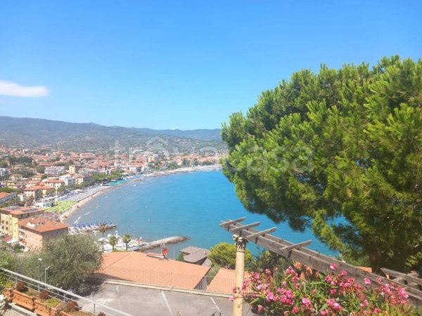 casa indipendente in vendita a Diano Marina