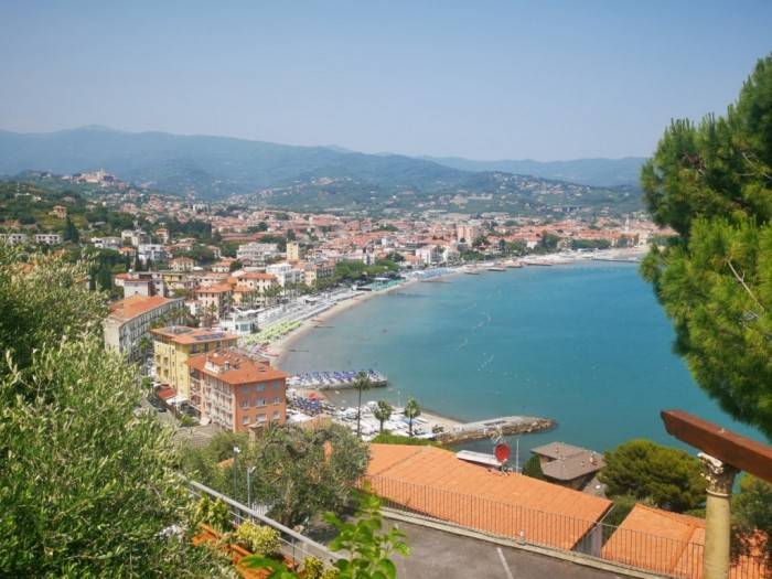 casa indipendente in vendita a Diano Marina