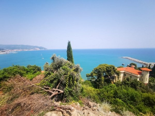 casa indipendente in vendita a Diano Marina