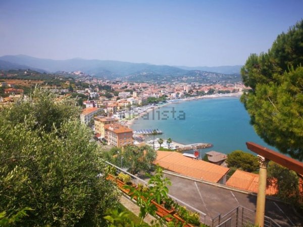 casa indipendente in vendita a Diano Marina