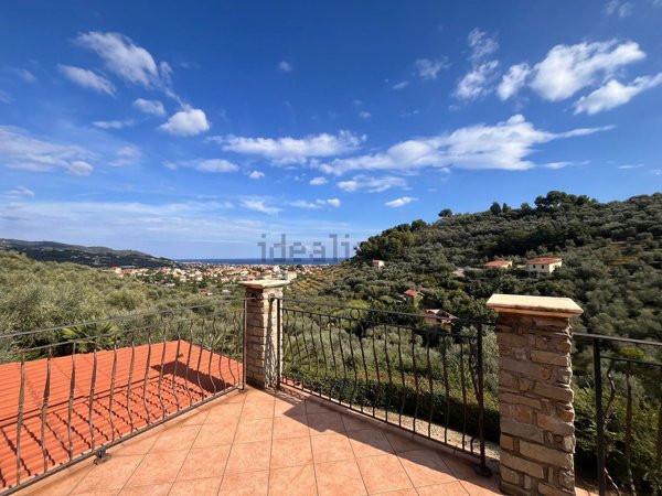 casa indipendente in vendita a Diano Marina in zona Muratori