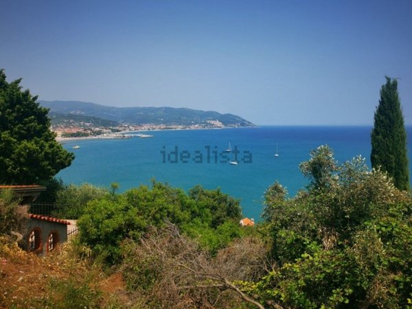 casa indipendente in vendita a Diano Marina