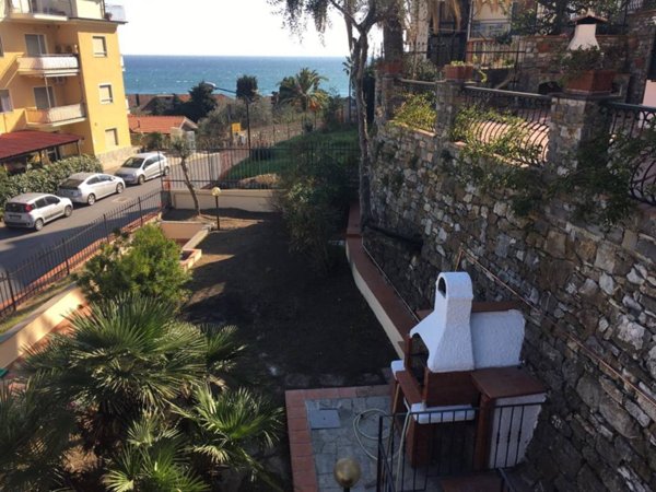 casa indipendente in vendita a Diano Marina