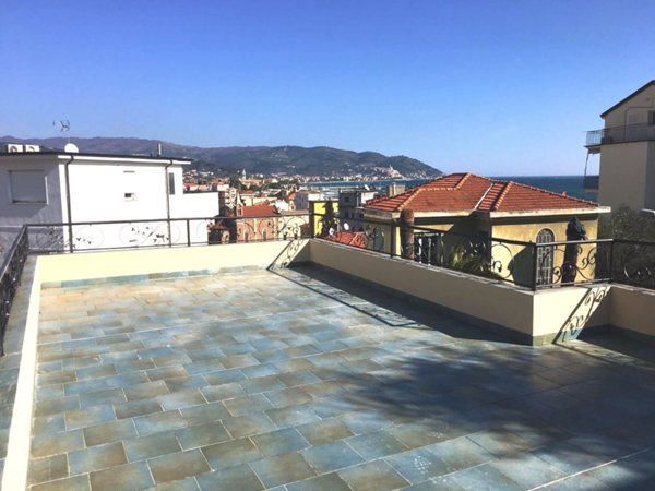 casa indipendente in vendita a Diano Marina