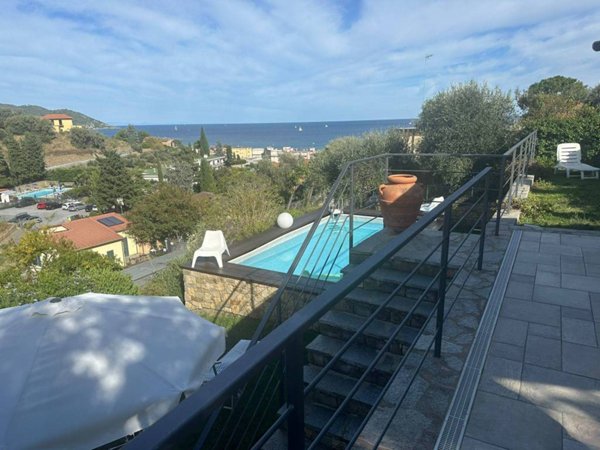 casa indipendente in vendita a Diano Marina
