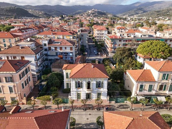 casa indipendente in vendita a Diano Marina