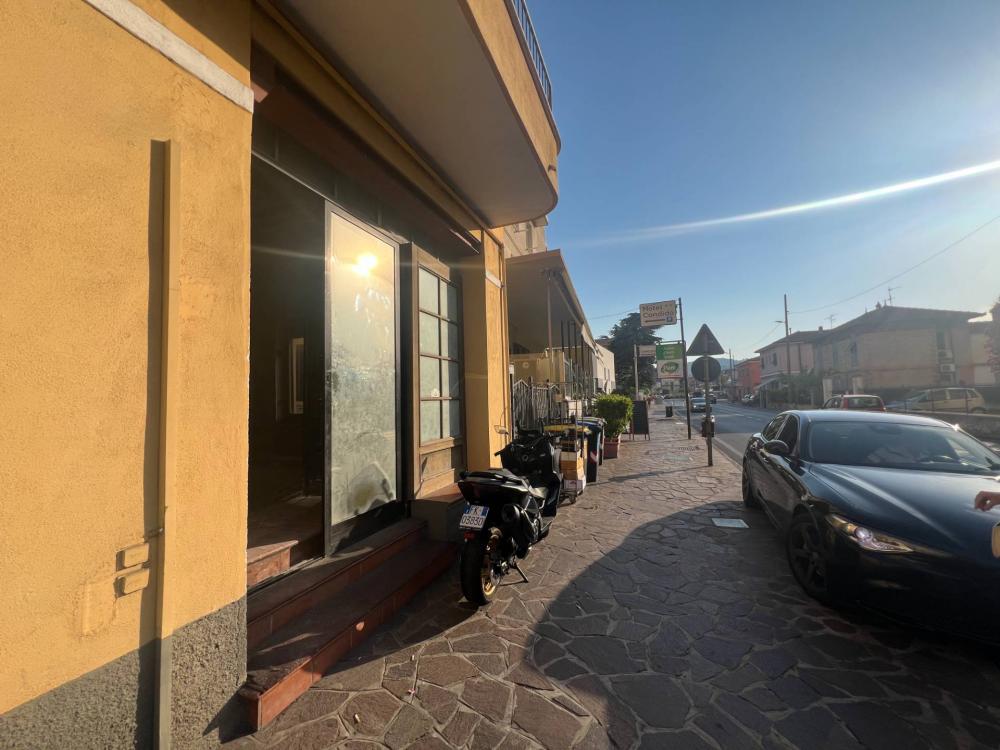 locale commerciale in vendita a Diano Marina