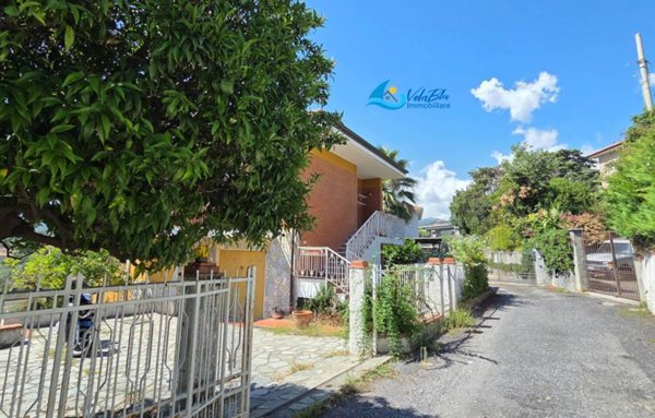 casa indipendente in vendita a Diano Marina