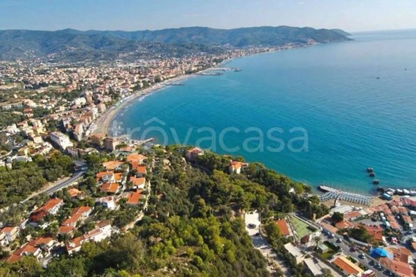 casa indipendente in vendita a Diano Marina