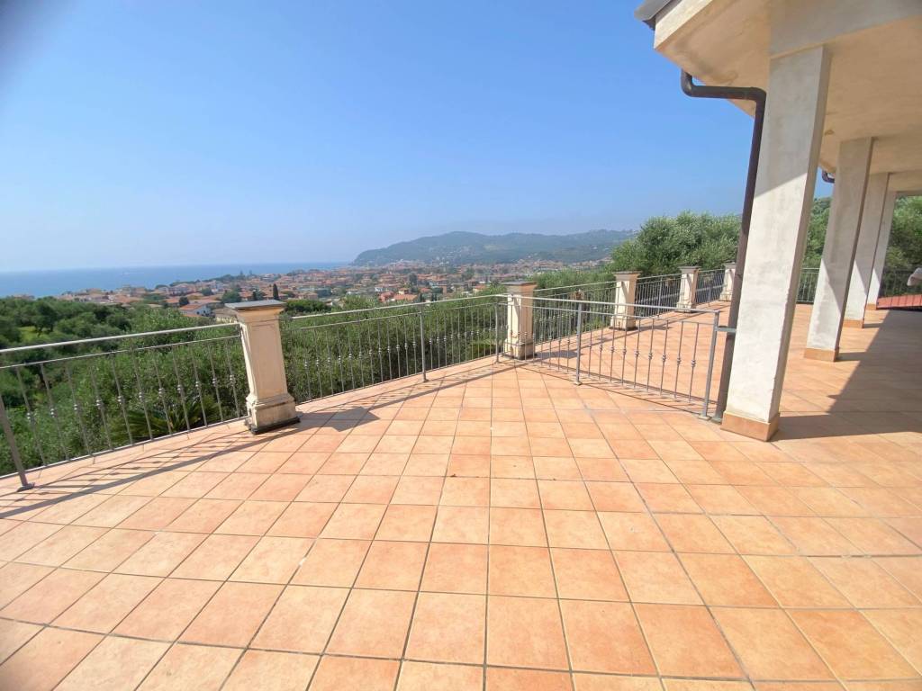 casa indipendente in vendita a Diano Marina