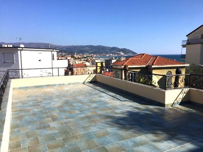 casa indipendente in vendita a Diano Marina