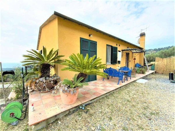 casa indipendente in vendita a Diano Marina