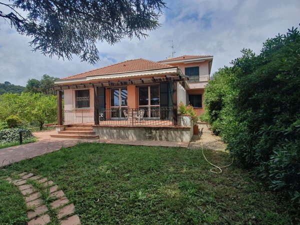 casa indipendente in vendita a Diano Marina