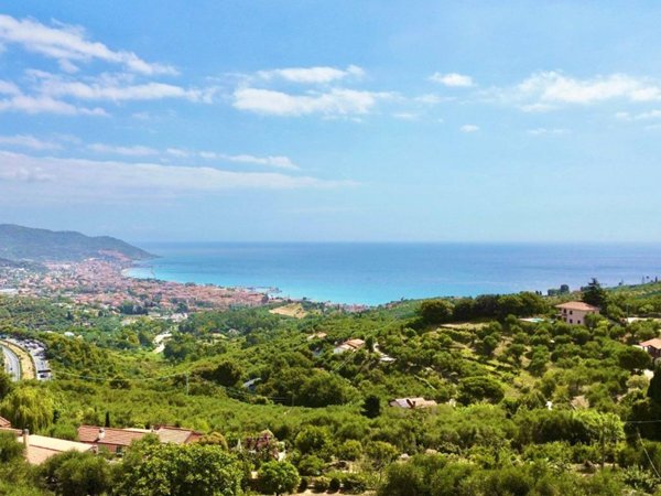 casa indipendente in vendita a Diano Marina in zona Gorleri