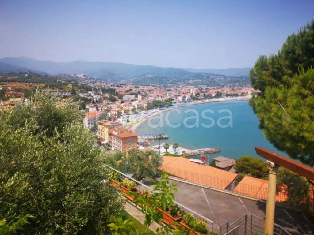 casa indipendente in vendita a Diano Marina