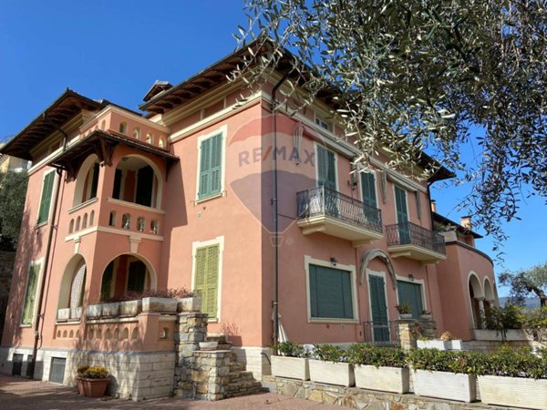 casa indipendente in vendita a Diano Marina