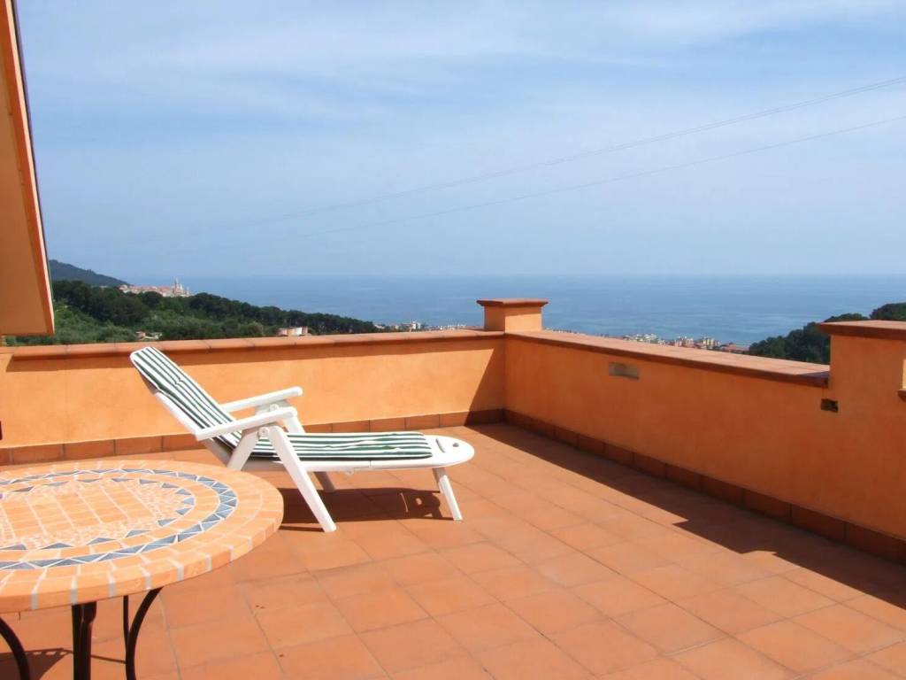 casa indipendente in vendita a Diano Marina