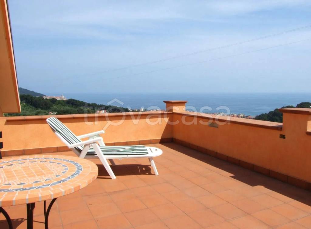 casa indipendente in vendita a Diano Marina