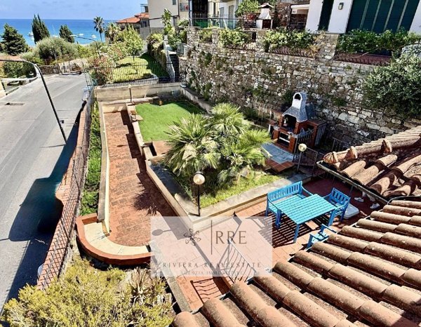 casa indipendente in vendita a Diano Marina