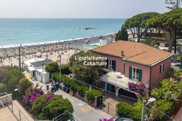 casa indipendente in vendita a Diano Marina