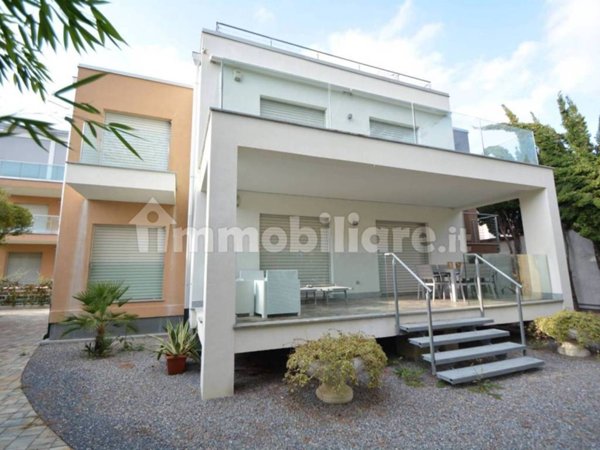 casa indipendente in vendita a Diano Marina