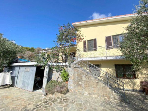 casa indipendente in vendita a Diano Marina