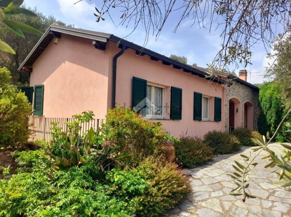 casa indipendente in vendita a Diano Marina in zona Calderina