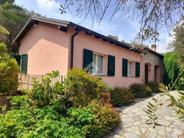 casa indipendente in vendita a Diano Marina in zona Calderina