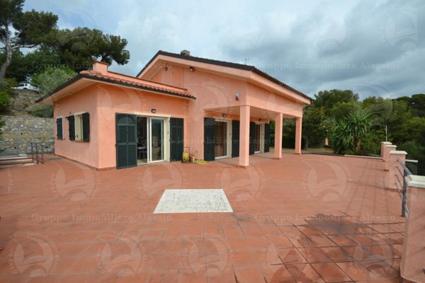 casa indipendente in vendita a Diano Marina