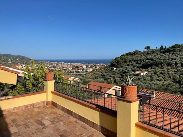 casa indipendente in vendita a Diano Marina