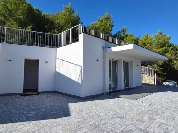 casa indipendente in vendita a Diano Marina