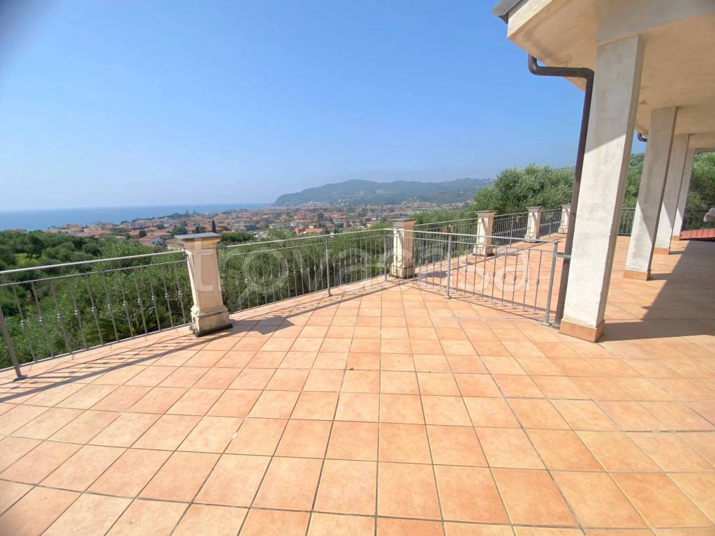 casa indipendente in vendita a Diano Marina