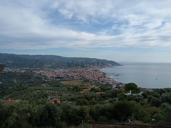 casa indipendente in vendita a Diano Marina