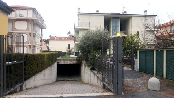 locale di sgombero in vendita a Diano Marina