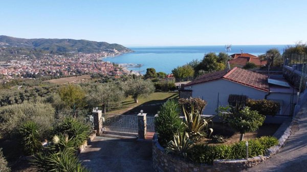 casa indipendente in vendita a Diano Marina
