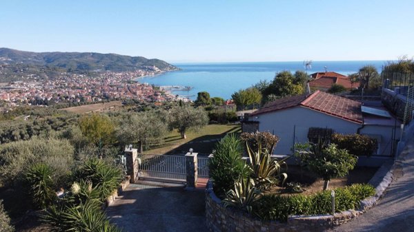 casa indipendente in vendita a Diano Marina